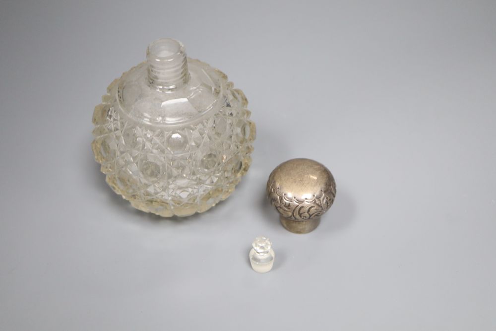 An Edwardian silver topped spherical hobnail cut glass scent bottle, Birmingham, 1907, height 12.5cm.